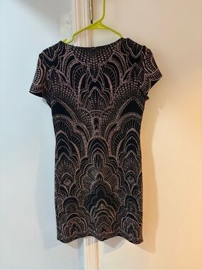 Black Short Sleeve Glitter Cocktail Dress with Rose Gold Pattern